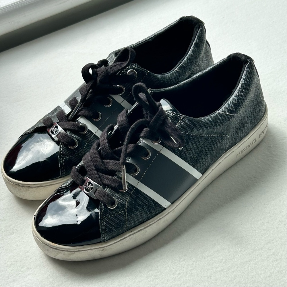 Michael Kors Juno Stripe Lace Up Sneakers black and white - Picture 2 of 8